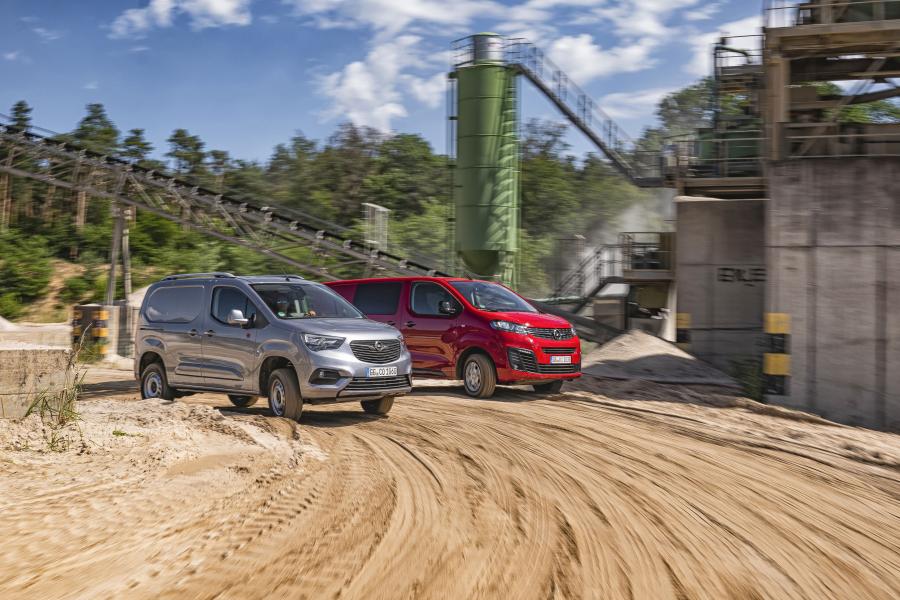 Opel Vivaro Van 4x4 2019 года  (фото 18 из 22)